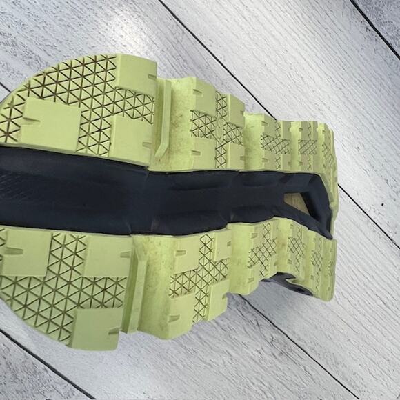 On Cloudtrax Women’s Hiking Boots 10 Purple Trail Outdoor Shoes Great Condition - Picture 9 of 10